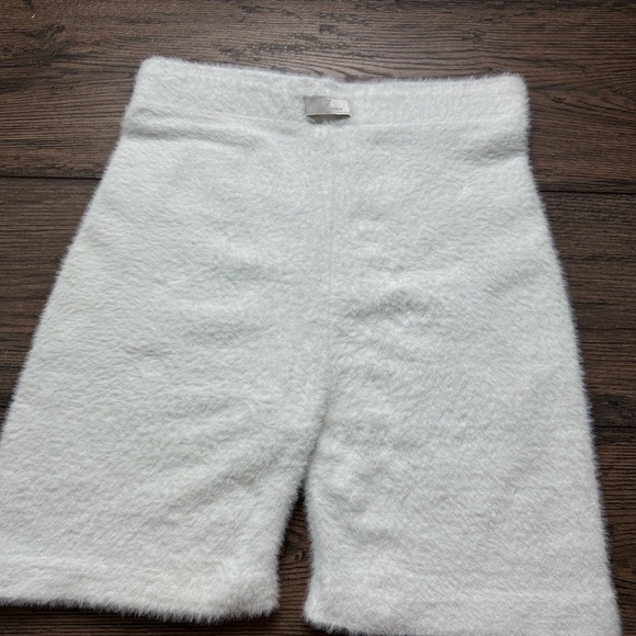 Gymshark Fuzzy White Women Shorts - Picture 2 of 4